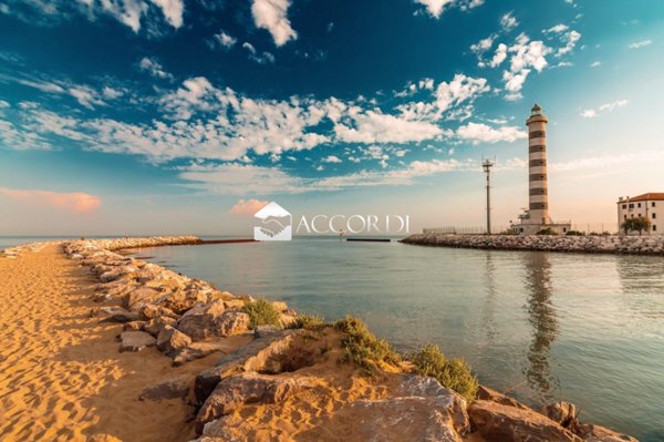 negozio in vendita a Jesolo in zona Lido