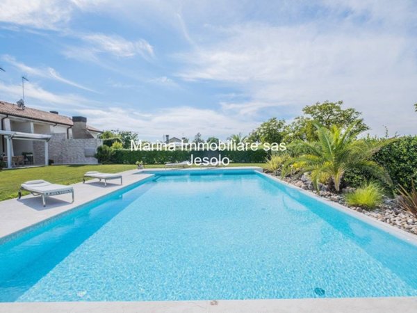 casa indipendente in vendita a Jesolo in zona Lido