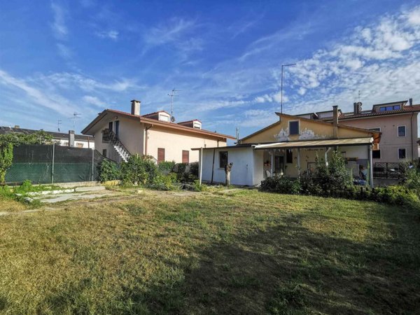 casa indipendente in vendita a Jesolo in zona Lido