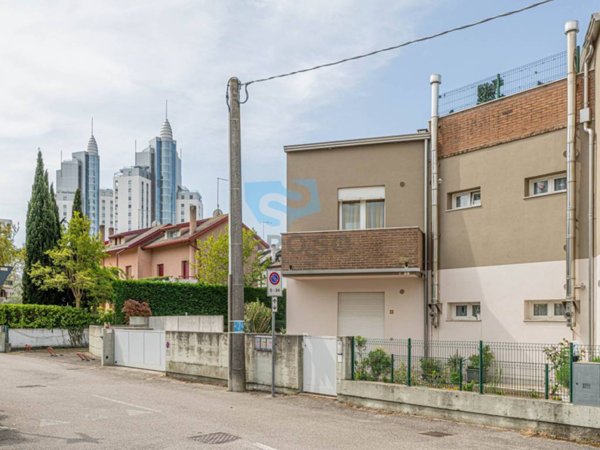 appartamento in vendita a Jesolo in zona Lido