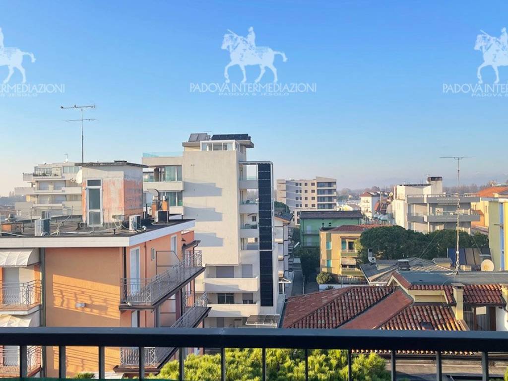 appartamento in vendita a Jesolo in zona Lido
