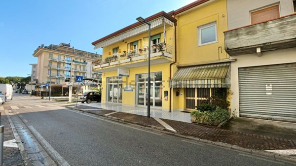 locale commerciale in vendita a Jesolo in zona Lido
