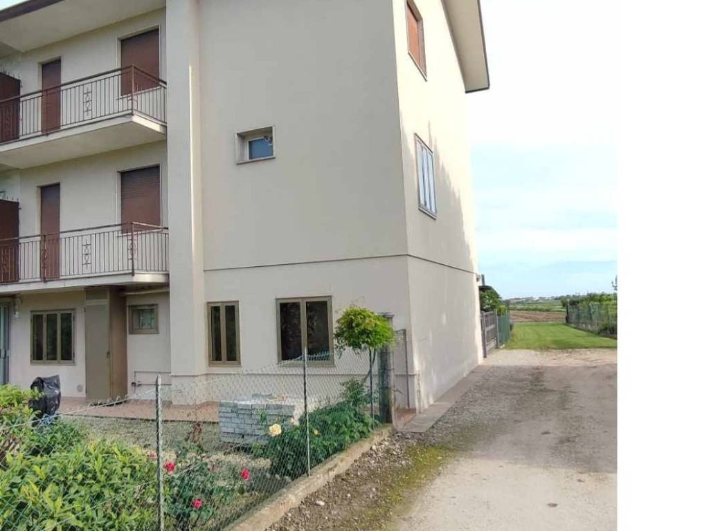 casa indipendente in vendita a Jesolo in zona Ca' Pirami