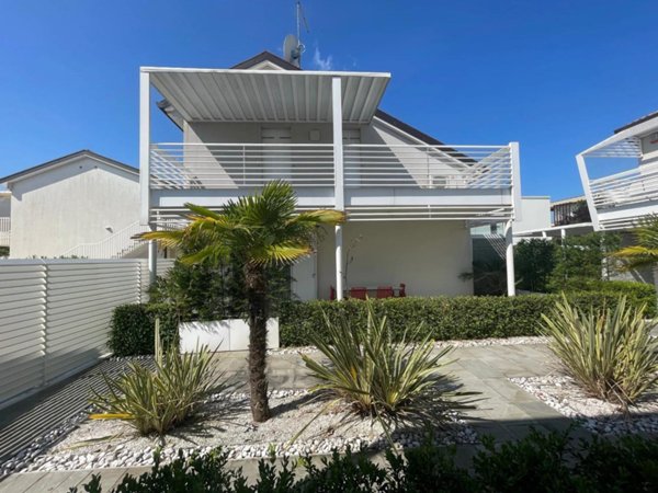 casa indipendente in vendita a Jesolo in zona Lido