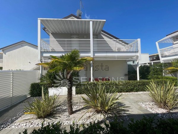 casa indipendente in vendita a Jesolo in zona Lido