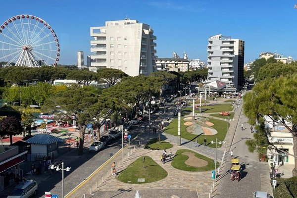negozio in vendita a Jesolo in zona Lido