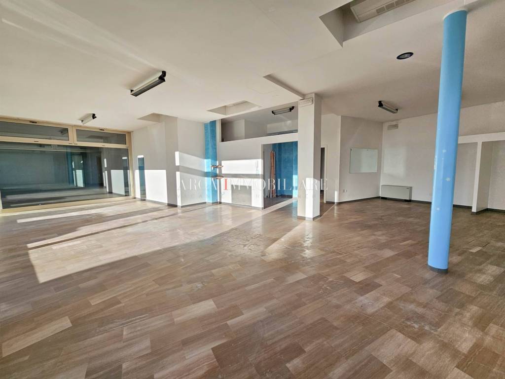 negozio in vendita a Jesolo in zona Lido