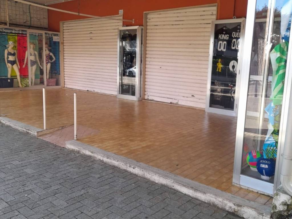 negozio in vendita a Jesolo in zona Lido