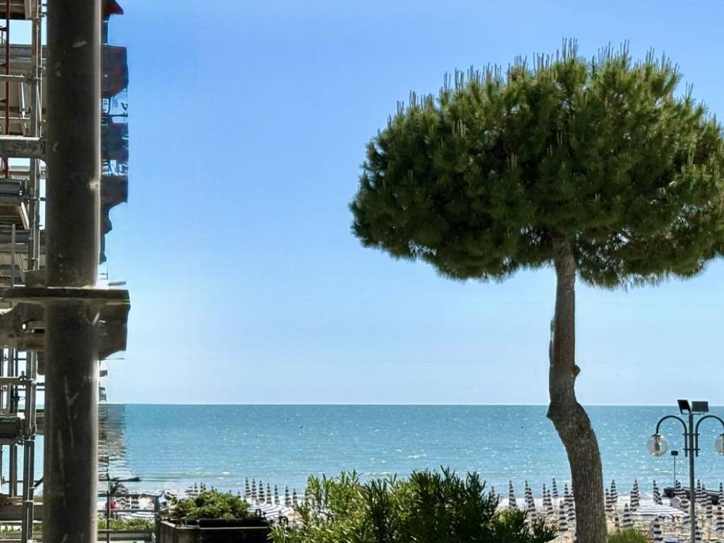 appartamento in vendita a Jesolo in zona Lido