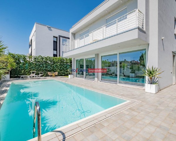 casa indipendente in vendita a Jesolo in zona Lido