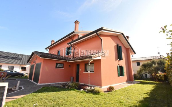 casa indipendente in vendita a Jesolo in zona Ca' Pirami