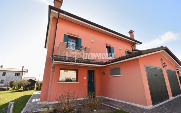 casa indipendente in vendita a Jesolo in zona Ca' Pirami