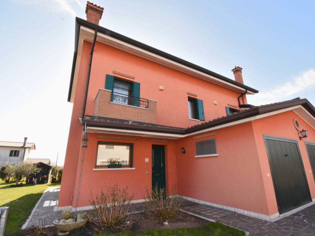 casa indipendente in vendita a Jesolo in zona Ca' Pirami