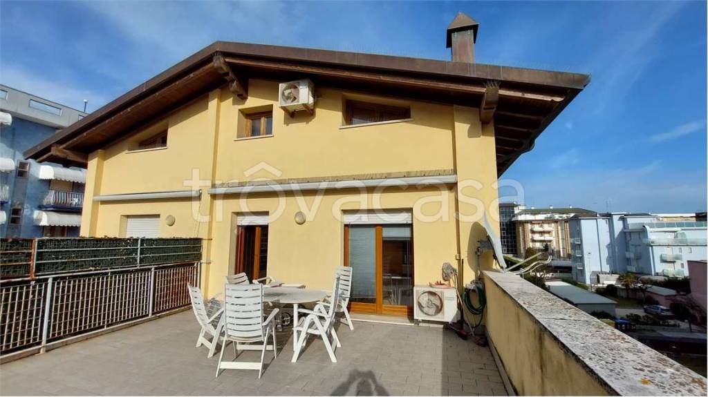 appartamento in vendita a Jesolo in zona Lido