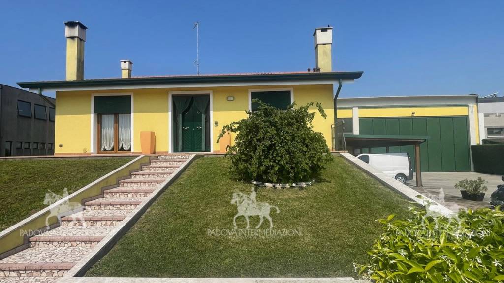 casa indipendente in vendita a Jesolo in zona Quattro Case