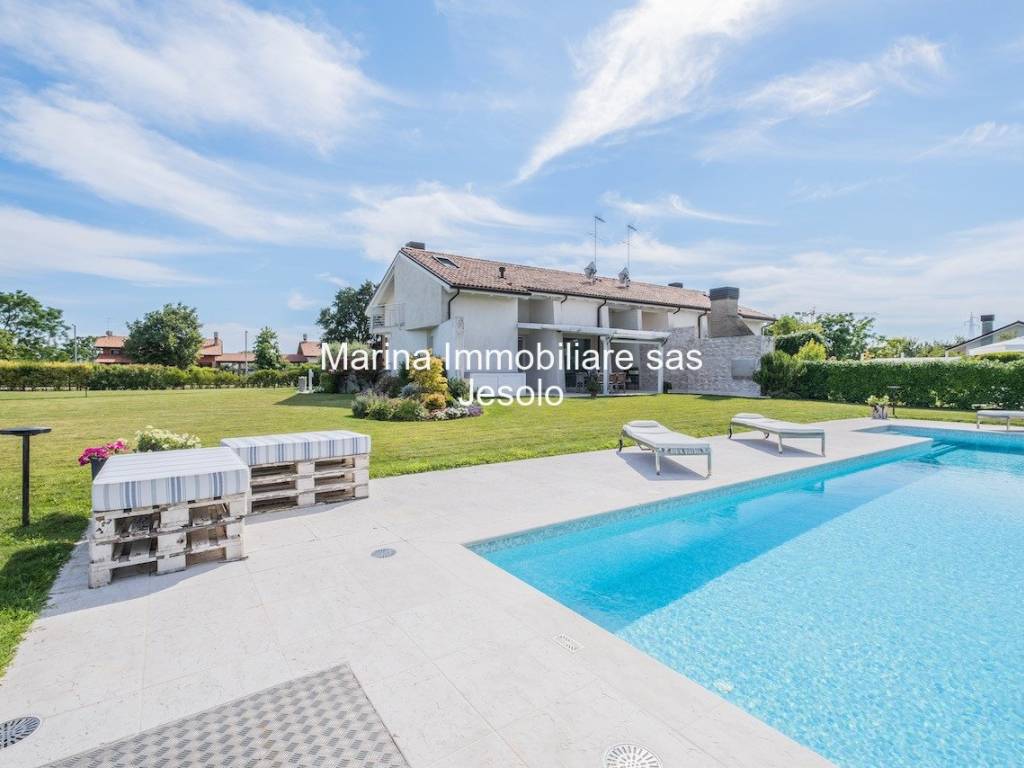 casa indipendente in vendita a Jesolo in zona Lido