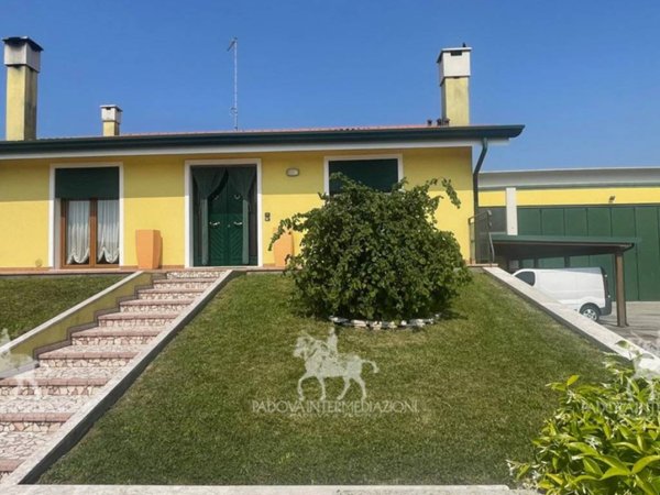 casa indipendente in vendita a Jesolo in zona Quattro Case