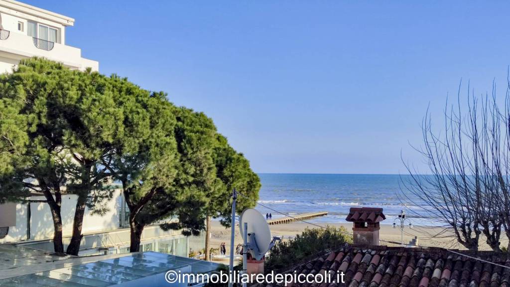 appartamento in vendita a Jesolo in zona Lido