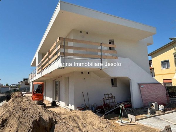 appartamento in vendita a Jesolo in zona Lido