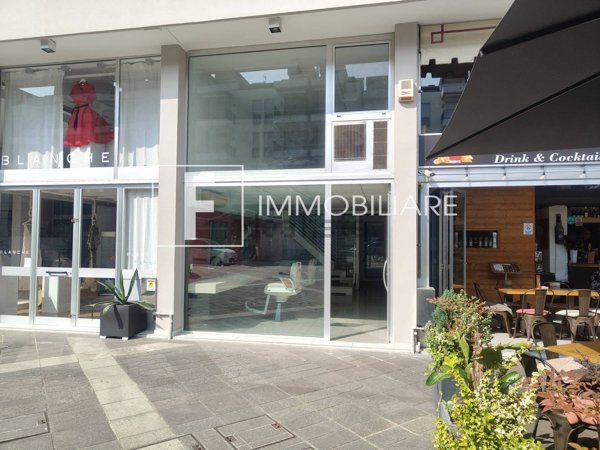 locale commerciale in vendita a Jesolo in zona Lido