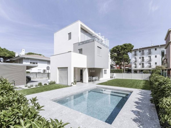 casa indipendente in vendita a Jesolo in zona Lido