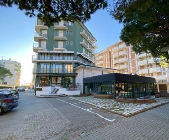 negozio in vendita a Jesolo in zona Lido