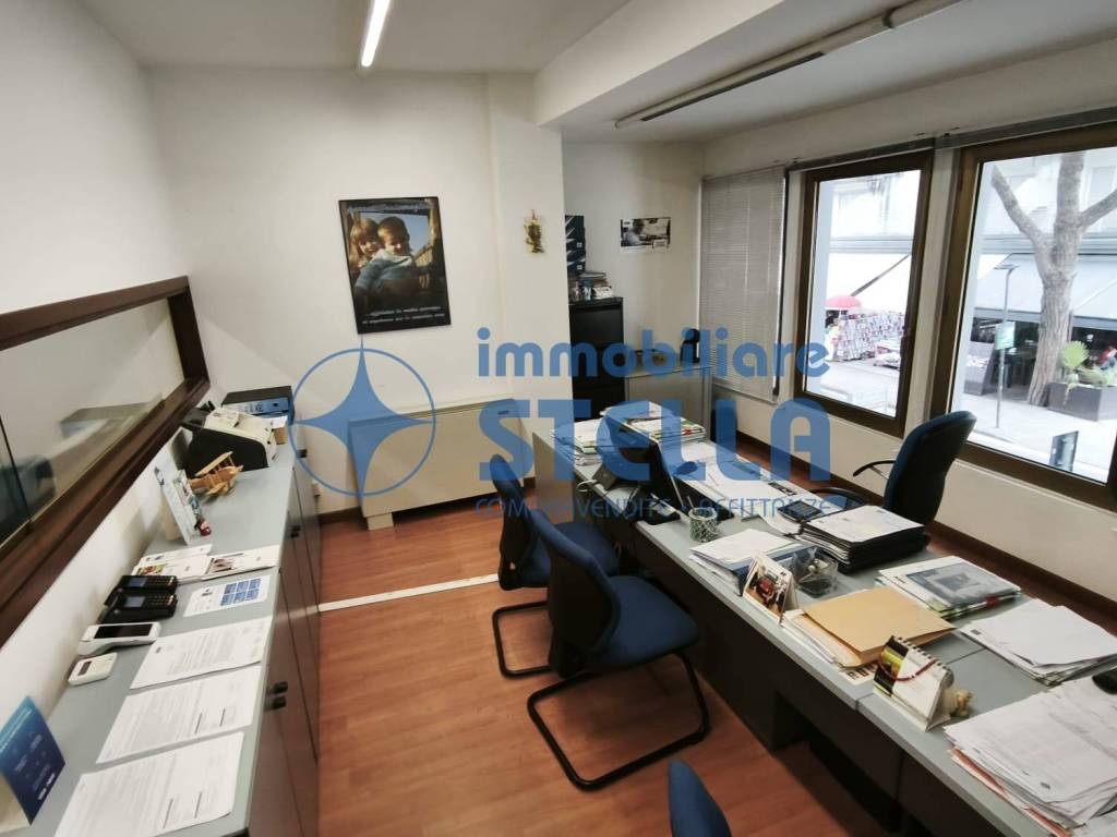 ufficio in vendita a Jesolo in zona Lido