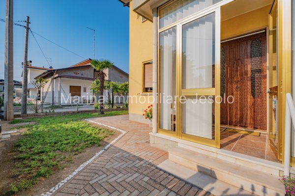 appartamento in vendita a Jesolo in zona Lido
