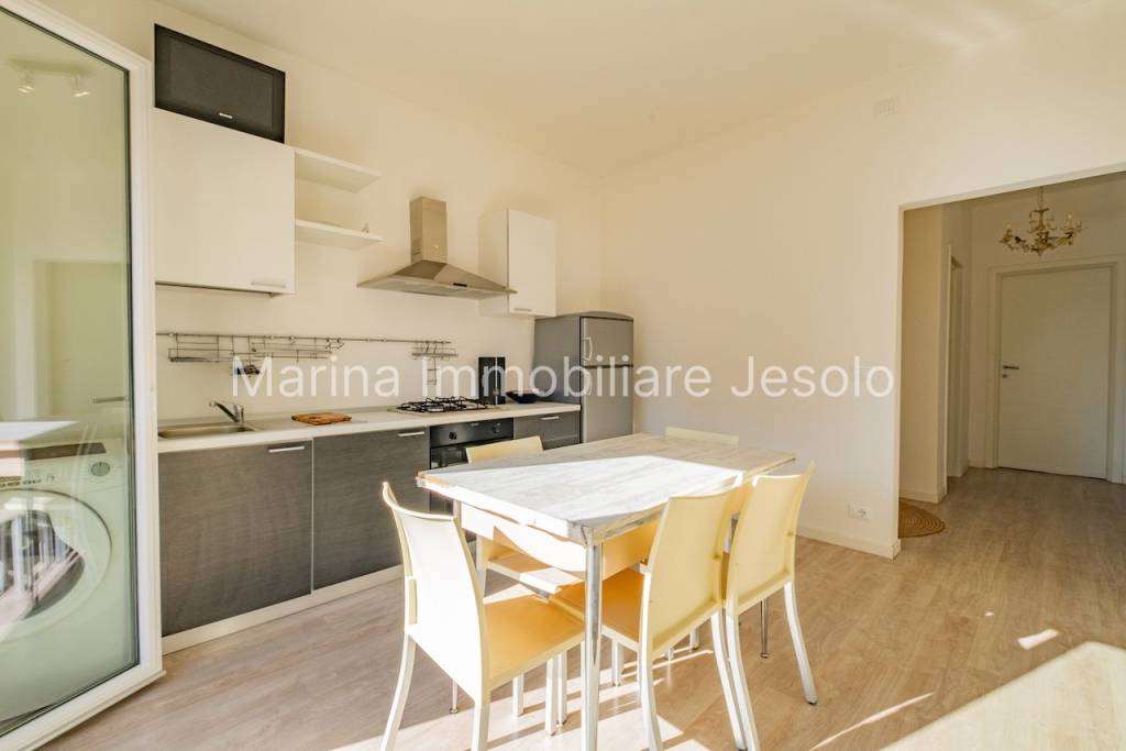 appartamento in vendita a Jesolo in zona Lido