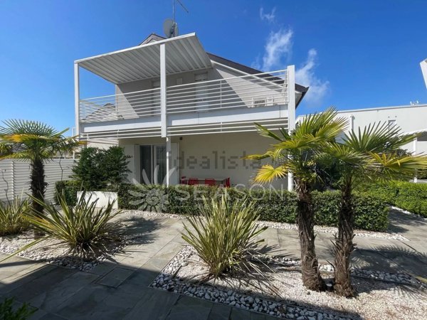 casa indipendente in vendita a Jesolo in zona Lido