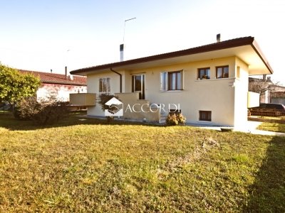 casa indipendente in vendita a Jesolo