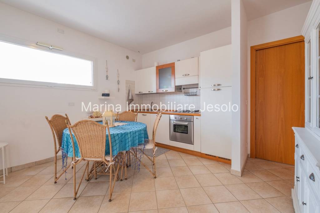 appartamento in vendita a Jesolo in zona Lido