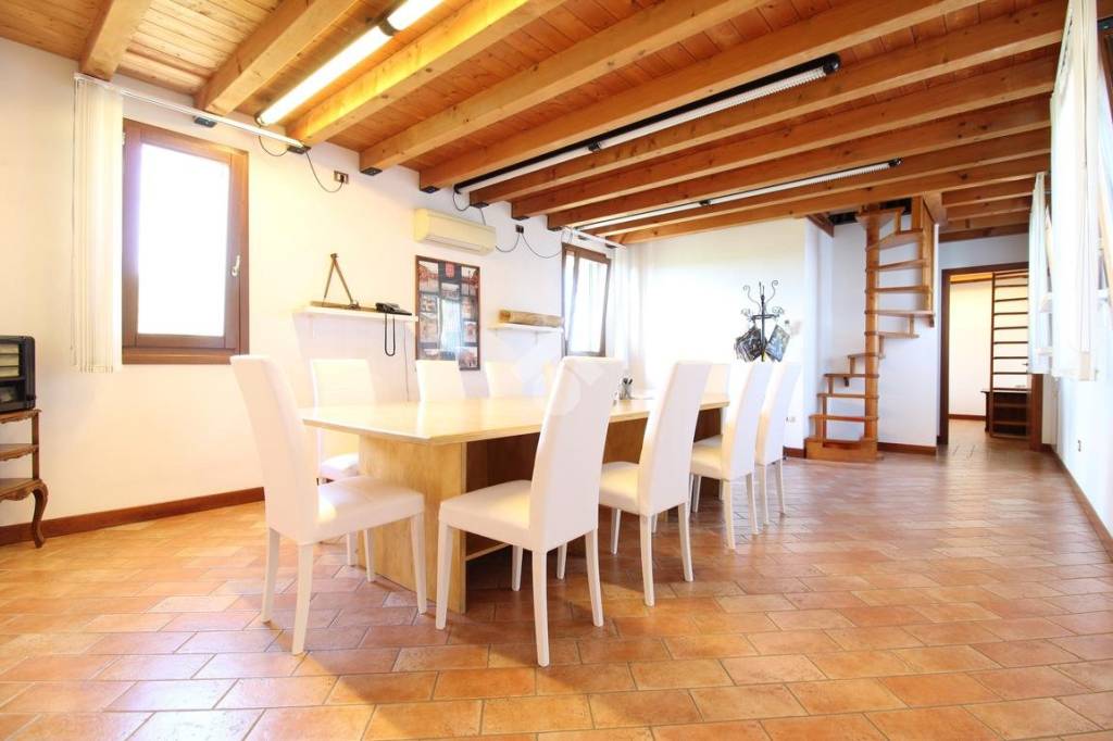 ufficio in vendita a Jesolo in zona Ca' Gamba