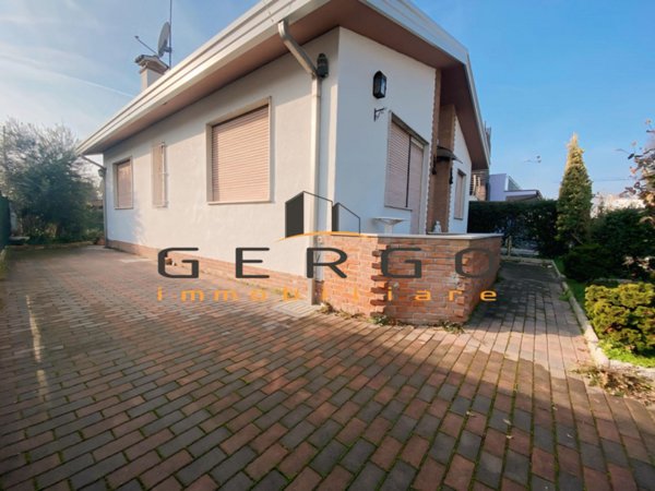 casa indipendente in vendita a Jesolo in zona Lido
