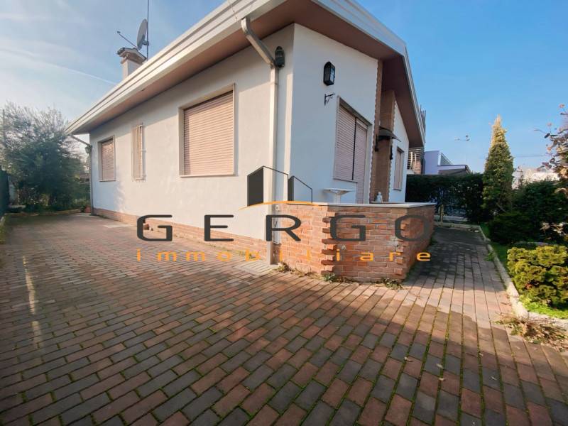 casa indipendente in vendita a Jesolo in zona Lido