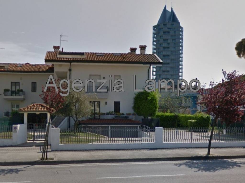 casa indipendente in vendita a Jesolo in zona Lido