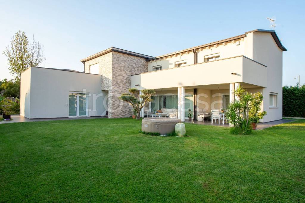 casa indipendente in vendita a Jesolo in zona Lido