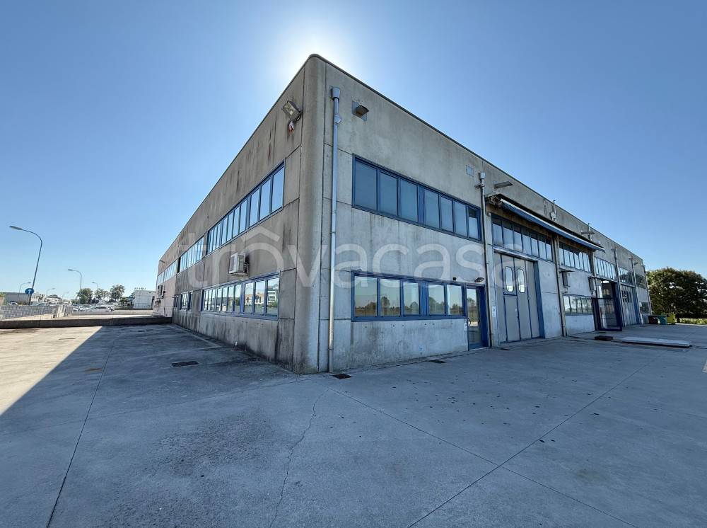 locale commerciale in vendita a Jesolo in zona Molinato