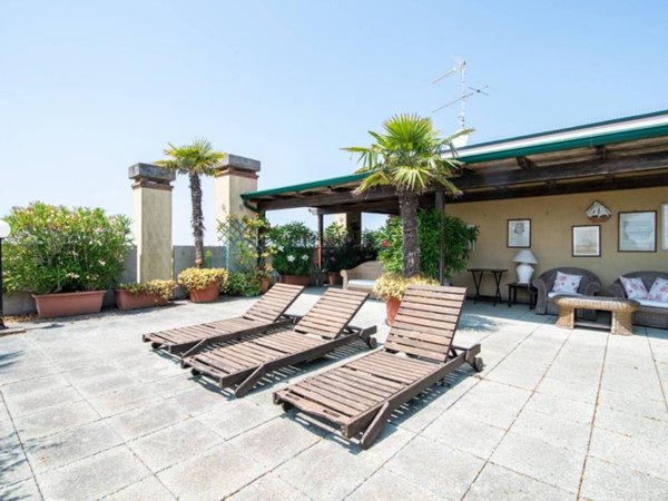 intera palazzina in vendita a Jesolo in zona Lido