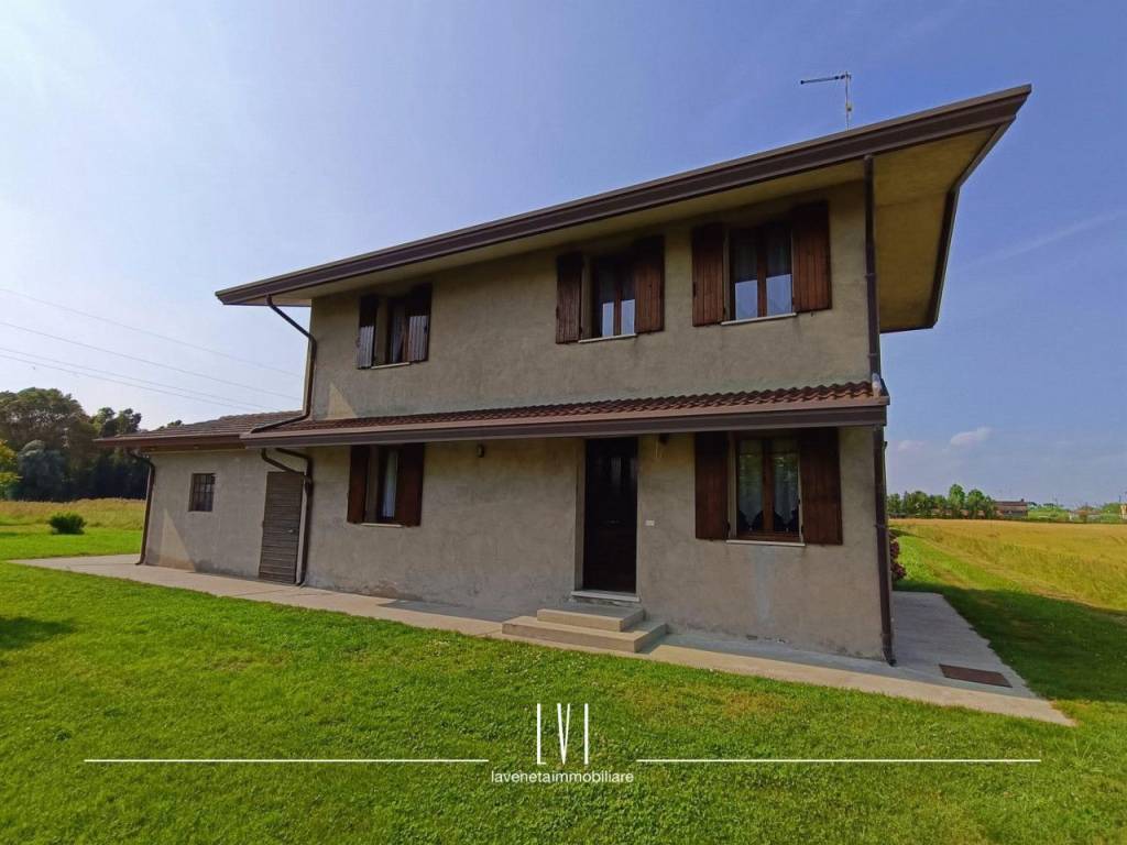 casa indipendente in vendita a Jesolo in zona Ca' Pirami