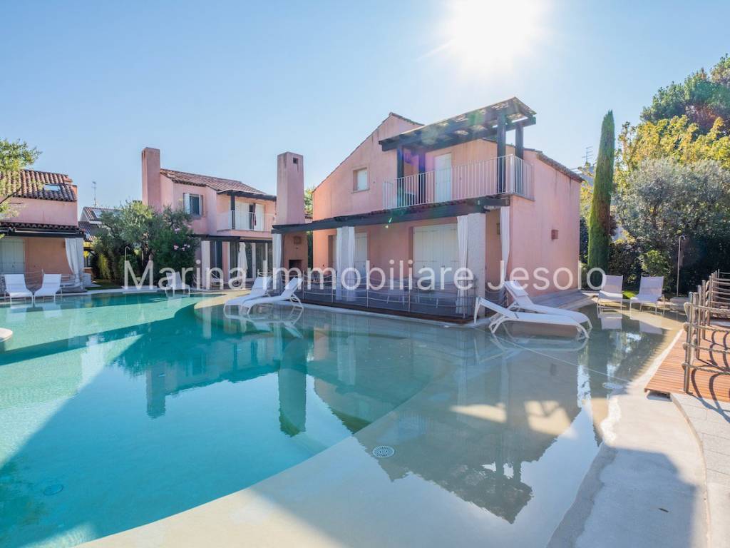casa indipendente in vendita a Jesolo in zona Lido