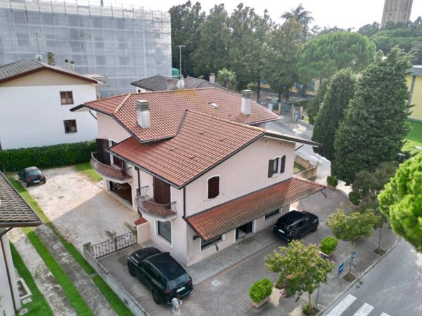 casa indipendente in vendita a Jesolo