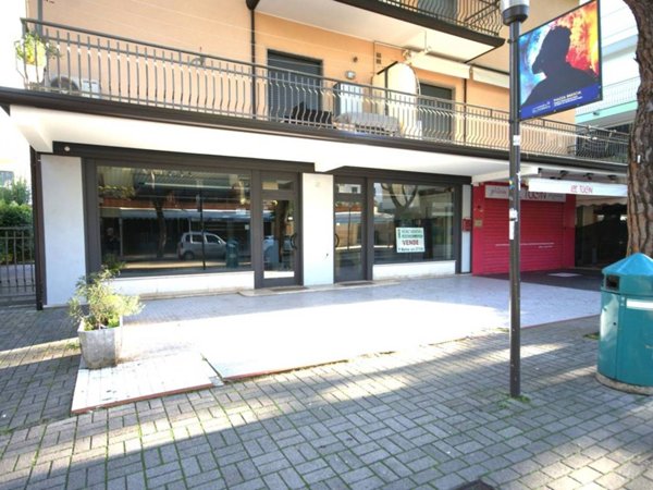 locale commerciale in vendita a Jesolo in zona Lido