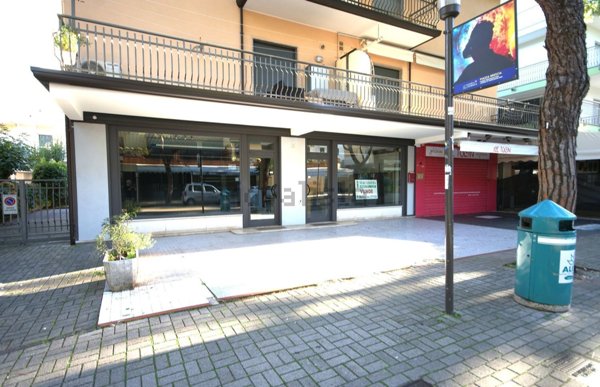 locale commerciale in vendita a Jesolo in zona Lido