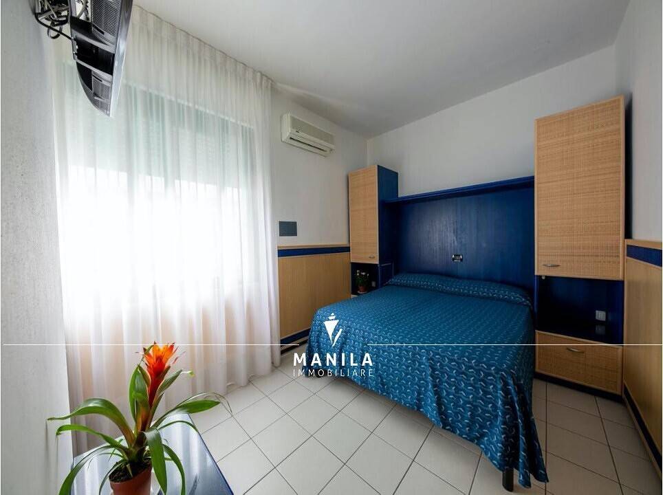 intera palazzina in vendita a Jesolo in zona Lido