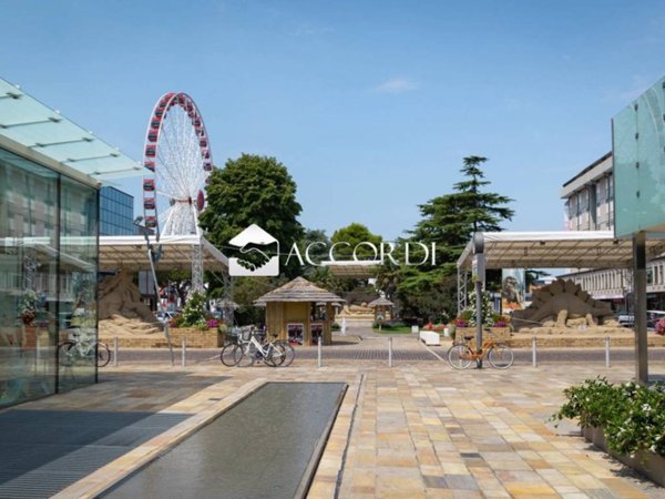 negozio in vendita a Jesolo in zona Lido