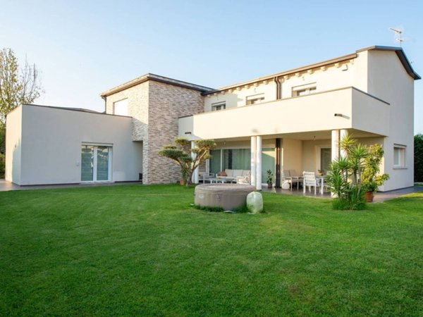 casa indipendente in vendita a Jesolo in zona Lido