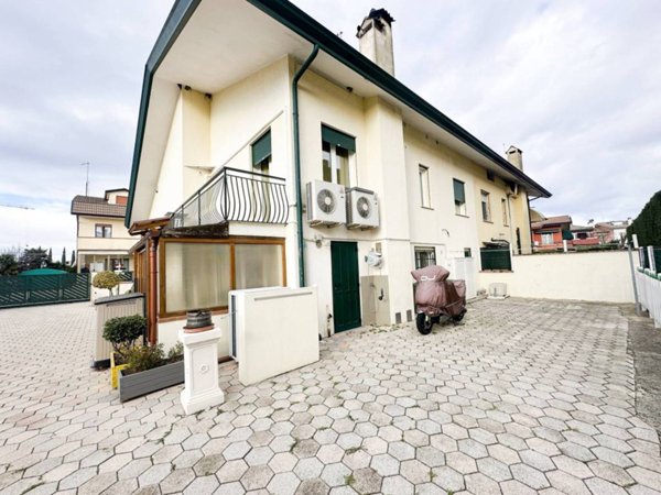 casa indipendente in vendita a Jesolo