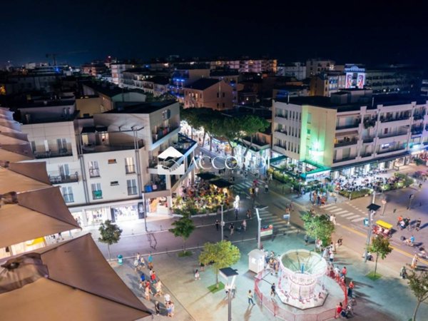 negozio in vendita a Jesolo in zona Lido