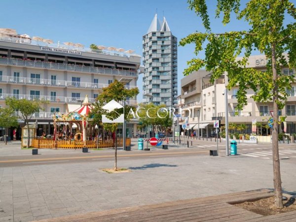 negozio in vendita a Jesolo in zona Lido